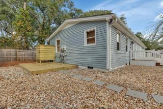 Coastal 3BD Bungalow One Block from Scenic Walkway - Oak Island - 7