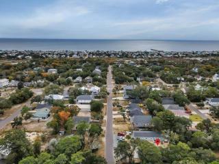 Coastal 3BD Bungalow One Block from Scenic Walkway - Oak Island - 3