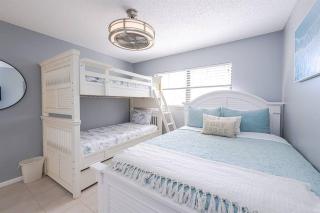 Coastal Condo Amazing Location! 50 Steps to the Beach - Clearwater Beach - 1