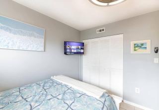 Coastal Condo Amazing Location! 50 Steps to the Beach - Clearwater Beach - 2