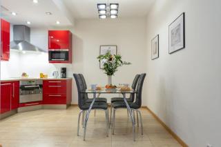 Haven, 2-bedroom apartment w/underground parking! - Krakow - 8