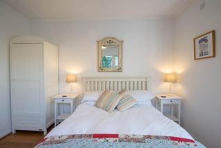Large pretty holiday cottage by the sea sleeps 10 - Heacham - 1