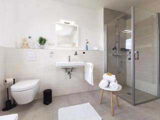 BohnApartments Haus Zocheblick - 2 kostenlose Parkplätze - sehr ruhig - 4 Schlafzimmer - Neubau - Vollausstattung - WLAN - Hoppegarten - 1