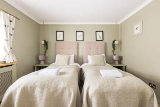 Stunning Renovation edge of Frome + country views - 2