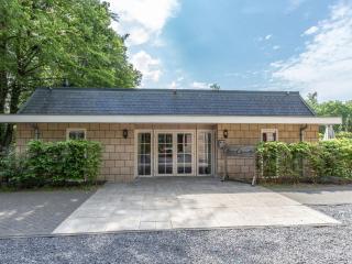 Designed home with bedstead, surrounded by forest - De Bult - 8