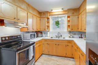 Charming Milton Home with Porch - 5 Mi to VIR! - 2