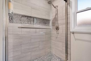 Modern home near colleges - 8