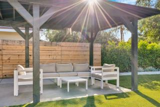 Modern home near colleges - 5