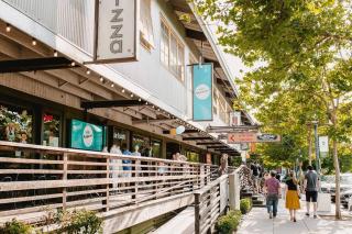 Modern home near colleges - 4