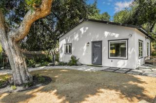 Stylish guest house near colleges - 0