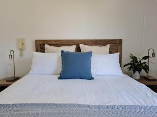 Beautiful 2 bed 2 bath apartment @ Westpoint in Sandton - Johannesburg - 6