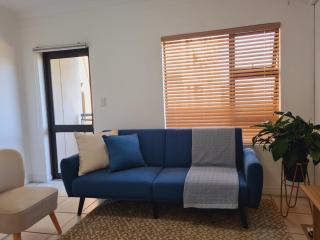 Beautiful 2 bed 2 bath apartment @ Westpoint in Sandton - 5