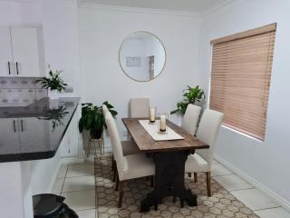 Beautiful 2 bed 2 bath apartment @ Westpoint in Sandton - Johannesburg - 1
