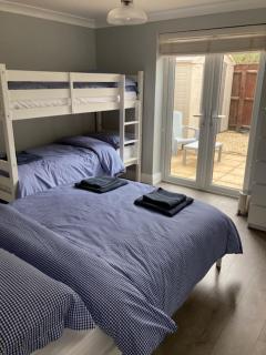 Highcliffe Apartment with Parking - Christchurch - 7