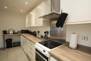 Spacious Apartment - Long stays welcome - 2
