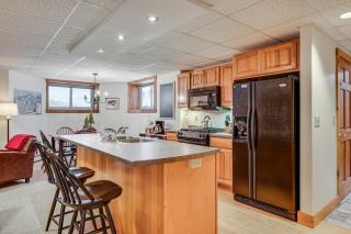 Jay Peak Resort Vacation Rental Ski-InandSki-Out! - Jay - 7