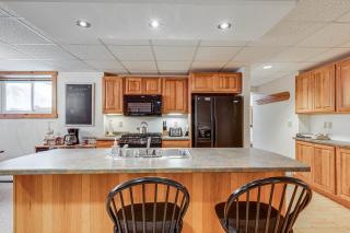 Jay Peak Resort Vacation Rental Ski-InandSki-Out! - Jay - 6