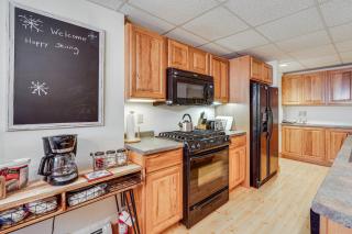 Jay Peak Resort Vacation Rental Ski-InandSki-Out! - Jay - 5