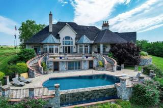 Manor on the 7th - 9