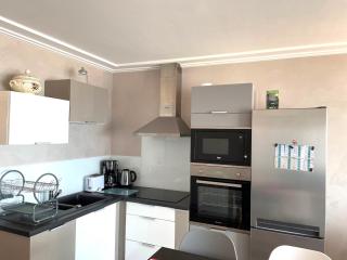 Bel appartement 2 chambres moderne face mer avec garage - FR-1-323-329 - 1