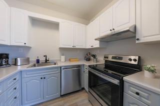 Minutes to Broadway- KING bed and optional garage parking - Nashville - 6