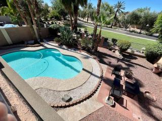 Balcony! patio! outdoor dining! pool! 4 bedrooms! - Chandler - 9