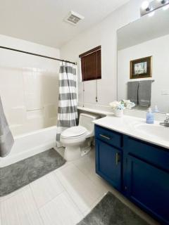 Balcony! patio! outdoor dining! pool! 4 bedrooms! - Chandler - 8