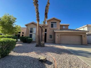 Balcony! patio! outdoor dining! pool! 4 bedrooms! - Chandler - 1