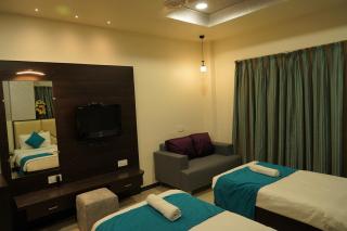 Marshall The Grand Hotel - Ahmedabad - 3
