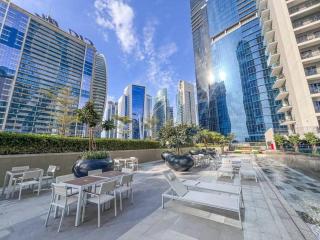 Luxury 1 Bedroom Apartment with Spectacular Burj and Canal Views - Dubai - 6