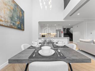 Luxury 4BR Villa Next to J1 Beach with Burj Views - Dubai - 4