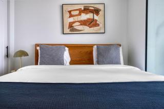 Downtown 1br w deck pool lounge nr dining ATX-229 - 1