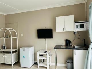 Hidden Bliss Guesthouse - East London - 1