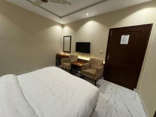 Shelton Boulevard Hotel Lahore - 2