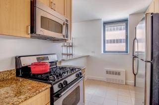 Midtown 1br w doorman gym nr Times Square NYC-1208 - 2