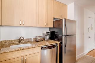 Midtown 1br w doorman gym nr Times Square NYC-1208 - 3