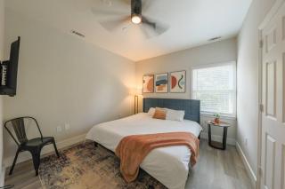 Minutes to Broadway with 2 KING beds for 6 plus optional garage parking - Nashville - 2