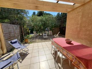 Villa club 2 chambres avec grande terrasse dans résidence de vacances - Six-Fours-les-Plages - 0
