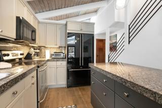 5107 Black Gore Drive townhouse - 2