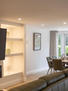 Riverfront Oasis Spacious 5BR Luxury w 10m Pool - East Hills - 5