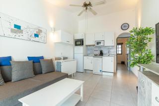Andrea's Bungalow, Garden, Barbecue and Pool! - San Bartolomé - 2
