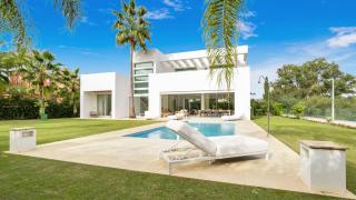 ViVi Homes -Villa Perla Pool, Gym, Jacuzzi & Garden - Estepona - 0