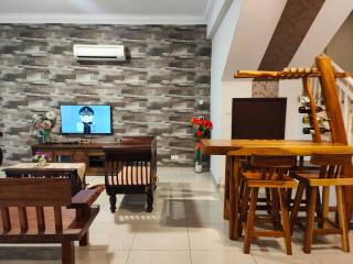 Wood Theme Home / town centre / 18pax - Malacca - 6