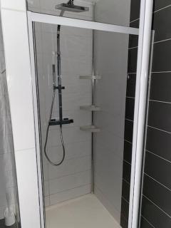 Studio moderne entièrement rénové. - - 2