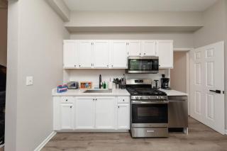 The Secret West Loop Oasis for up to 4 guests - 5 minutes to United Center! - Chicago - 6