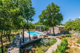 Villa Ognjistar in the hinterland of Makarska Riviera - Zmijavci - 9