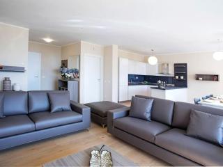 Ossuccio Sanny-Grande B sleeps 8 with POOL by Italian Apartments - 5