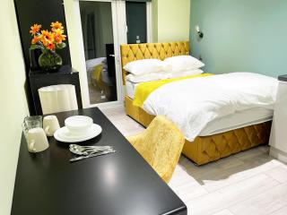 Private Family and Business Rooms Harrow Fast WiFi - 3