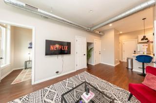 The Secret West Loop Oasis with in-unit washer and dryer for up to 6 guests - 9