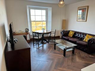 Cathedral Villas, TYDDEWI - St. Davids - 1